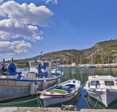  Griechenl_Fishing boats_© Shutterstock Dimitrios.jpg
